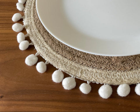 Hand-Braided Jute Placemats with Pom-Pom Trim – Round, Natural (Set of 4/6) - ETTYL